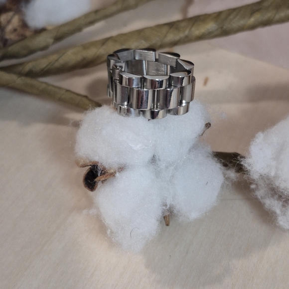 🎉🎉NEW🎉🎉 PRETTY!! Heavy Duty Titanium Steel Link Ring In SILVER - Picture 15 of 16